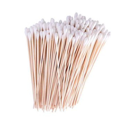 Wattestaebchen mit kleinem Baumwollkopf