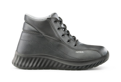 ARTRA ARZAWA 6417 6660 O2 FO SRC fekete kapli nélküi bakancs 35